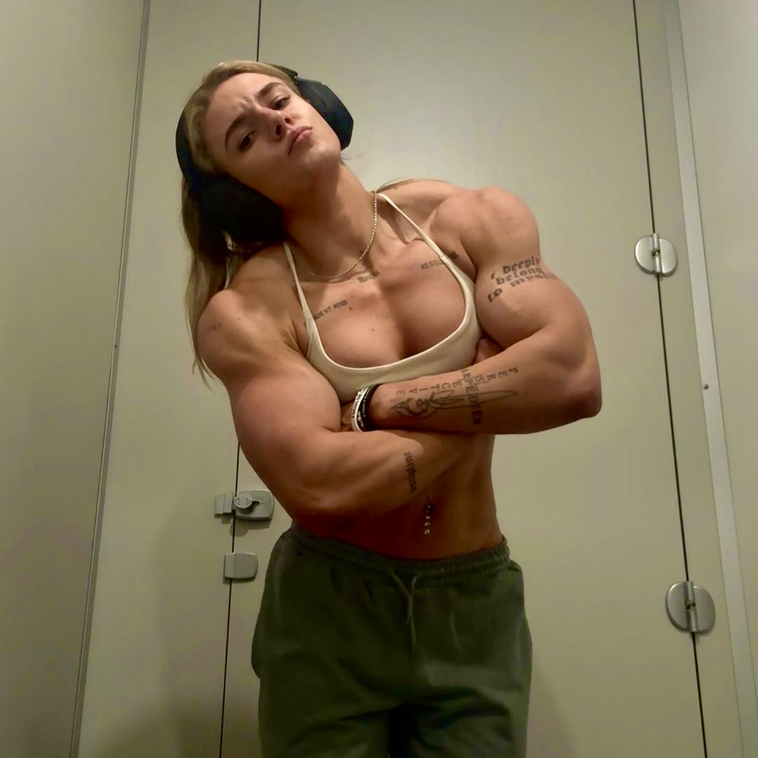 Charlotte Chant - Girls, Strong girl, Sports girls, Muscle, Bodybuilders, Back, Press, Gym, The dress, Girl with tattoo, Video, Vertical video, Instagram (link), Longpost