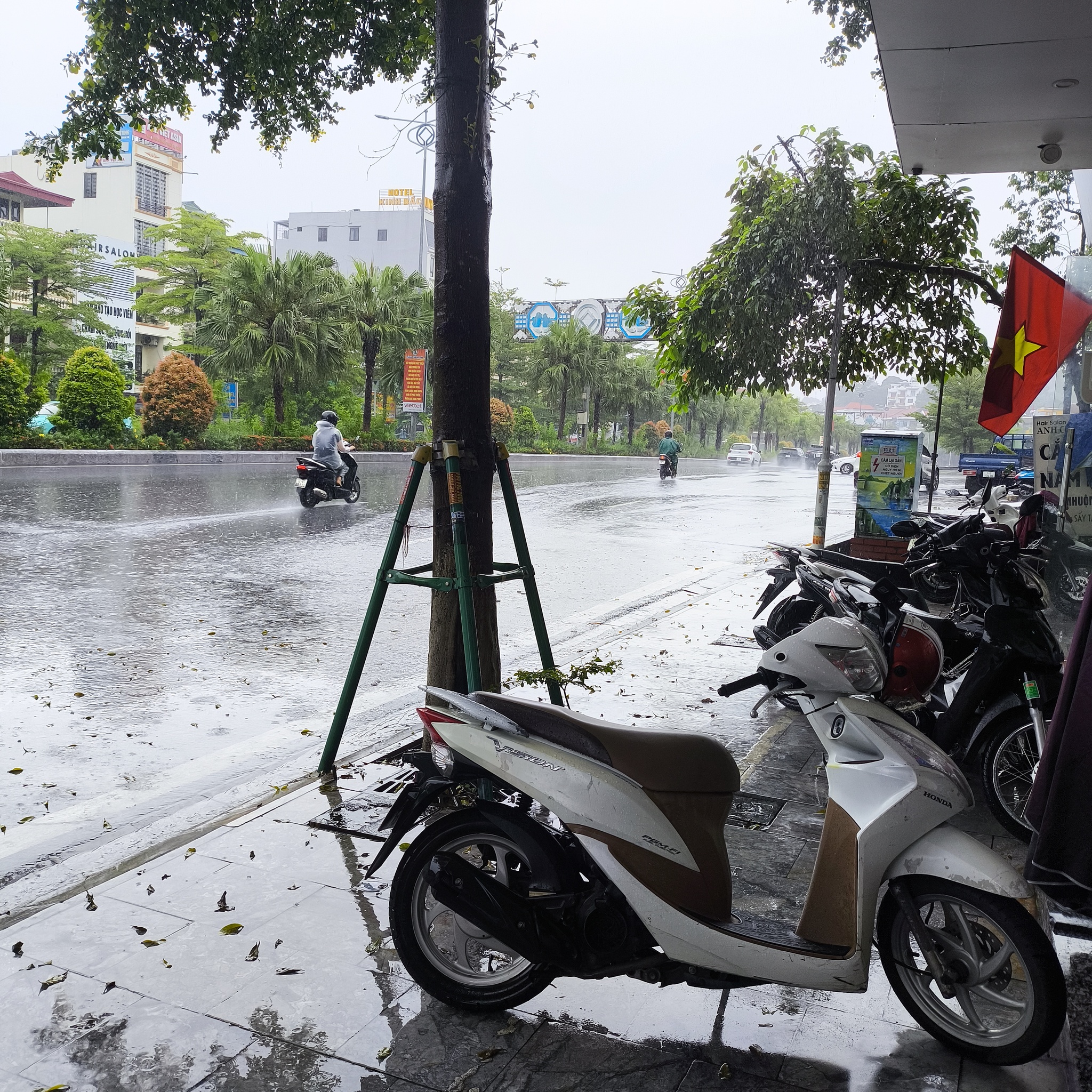 Diary of a trip to Melanesia. Vietnam. Day 40. Here comes the rain - My, Travels, Drive, Camping, Hitch-hiking, Vietnam, Around the world, Informative, People, Video, Longpost