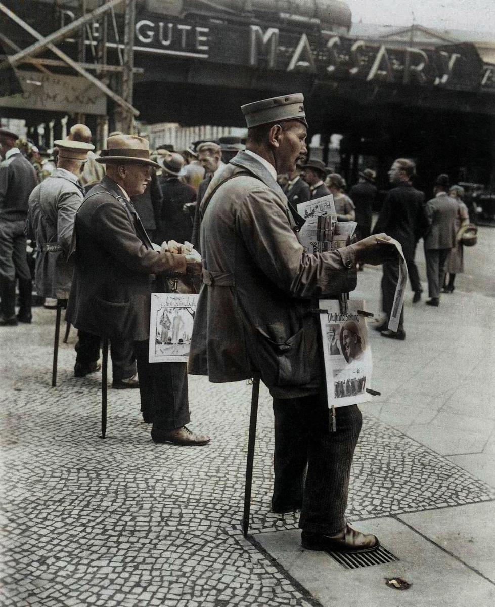 Shards of history: Interesting and rare retro photographs of Europe. 20 colored photographs of the twentieth century. Part IV - My, Historical photo, Old photo, The photo, Colorization, Europe, France, Spain, Poland, Belgium, Italy, Hungary, 20th century, Longpost