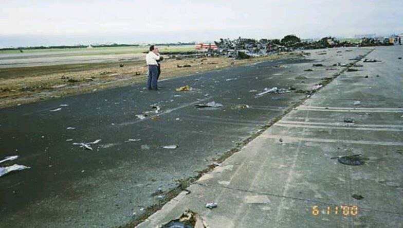 “There’s something there...” The Boeing 747 made the wrong lane and rammed the equipment - My, The airport, Airplane, Aviation, Flight, Incident, Boeing 747, civil Aviation, Pilot, Catastrophe, Plane crash, Longpost