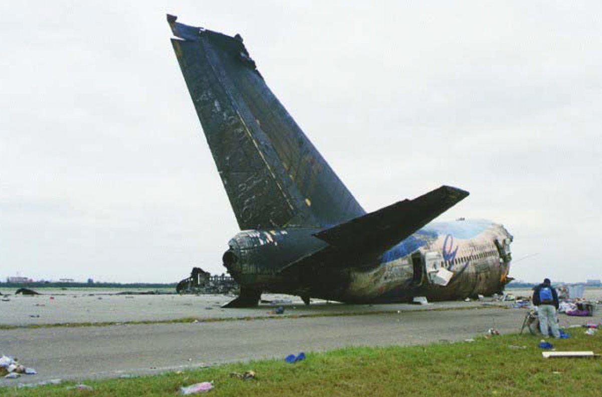 “There’s something there...” The Boeing 747 made the wrong lane and rammed the equipment - My, The airport, Airplane, Aviation, Flight, Incident, Boeing 747, civil Aviation, Pilot, Catastrophe, Plane crash, Longpost