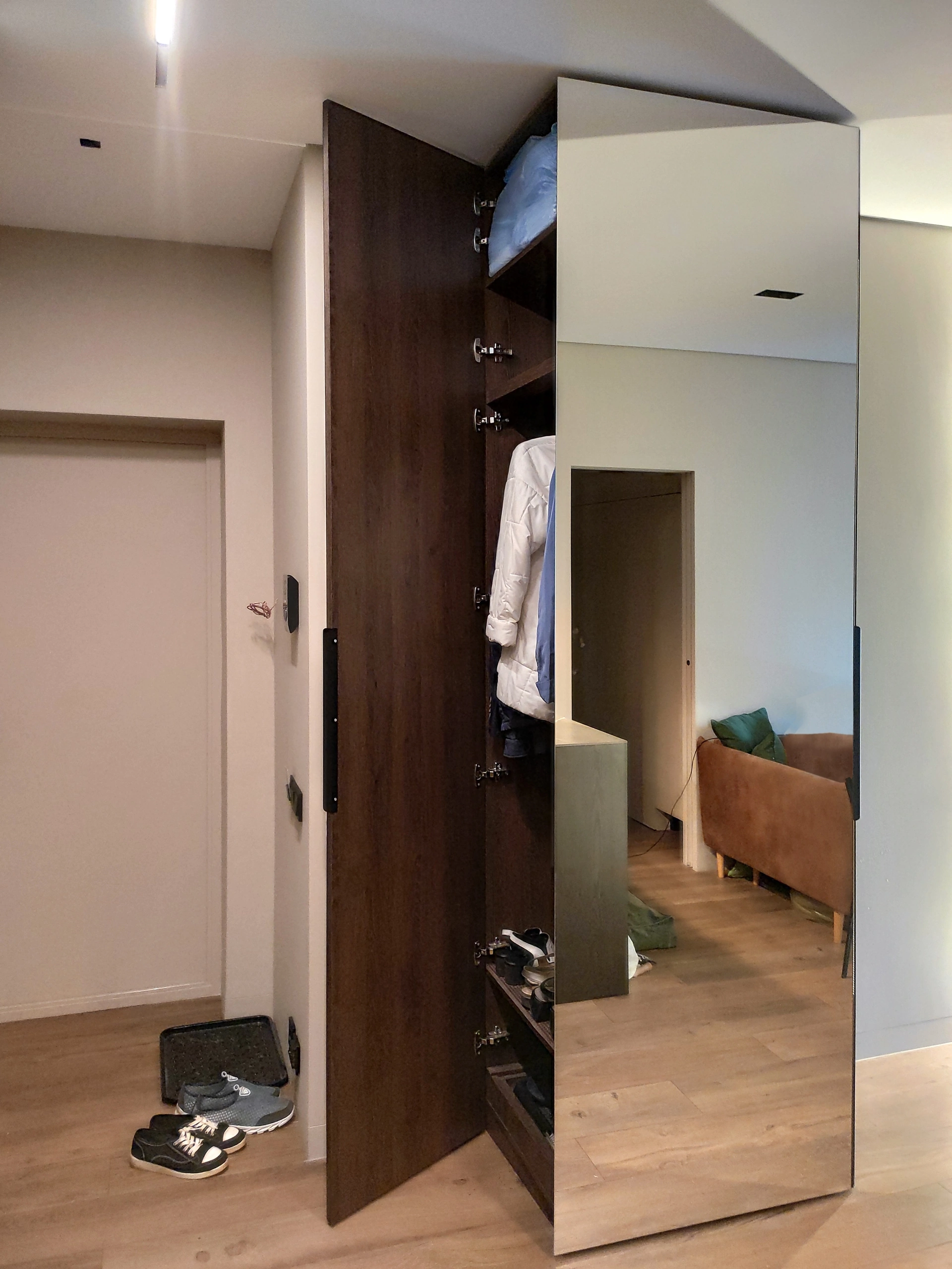 Mirrored invisible wardrobe in the open hallway area - My, Furniture, Interior, Longpost