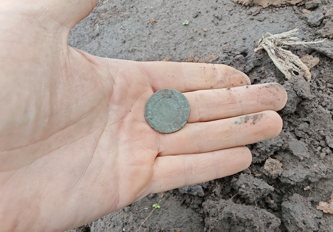 I accidentally came across the remains of an ancient building in a pit and decided to check them with a metal detector - My, Find, Abandoned, Search, Longpost