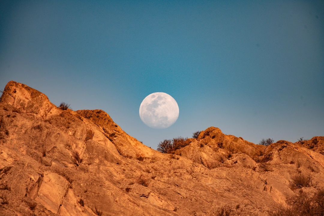 View of the Moon - moon, Full moon, The rocks, wildlife, Iran, The photo