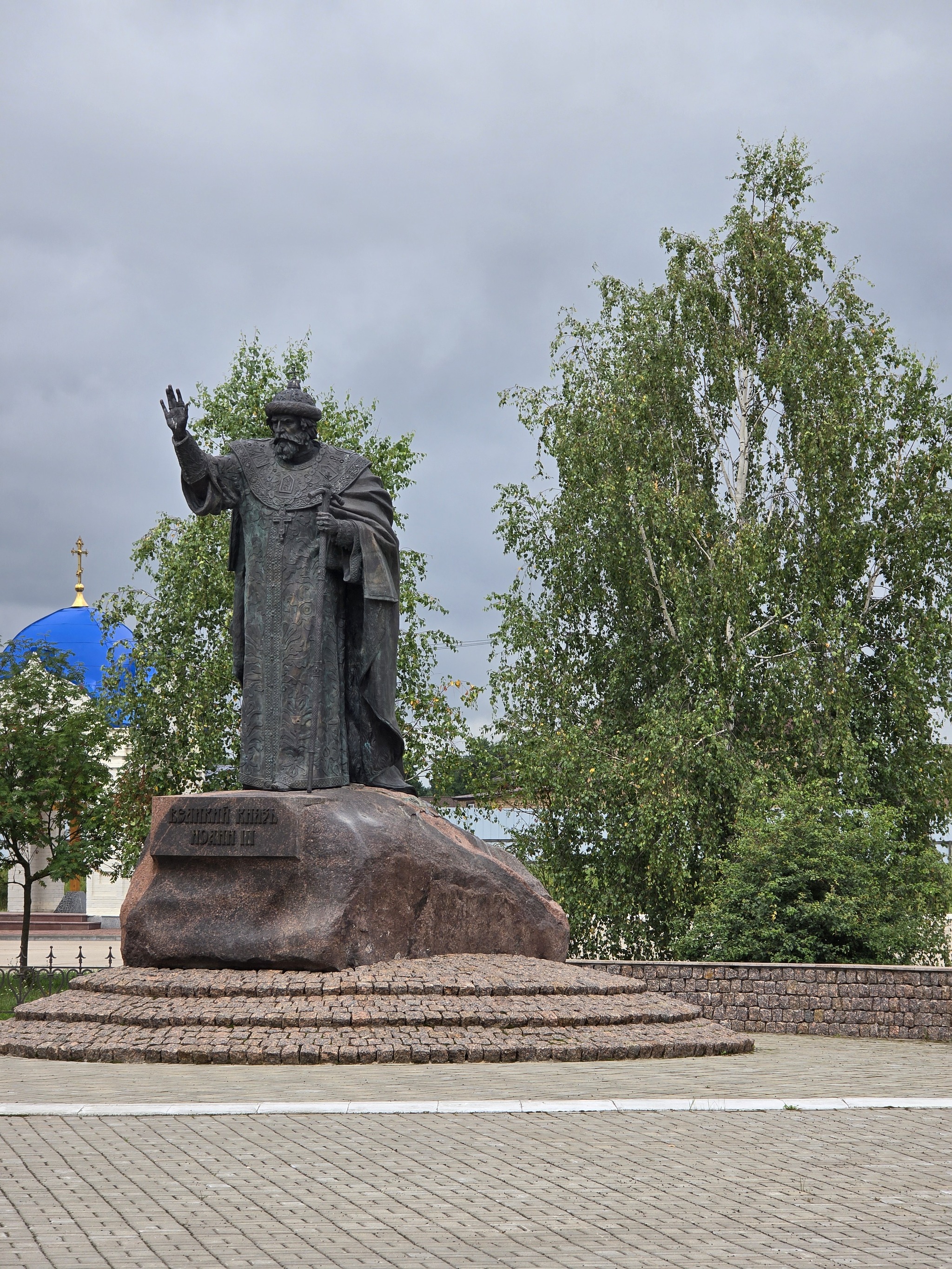 Standing on the eel - My, Standing on the Ugra, Ugra River, Mobile photography, Sword Fighting, Monument, Longpost