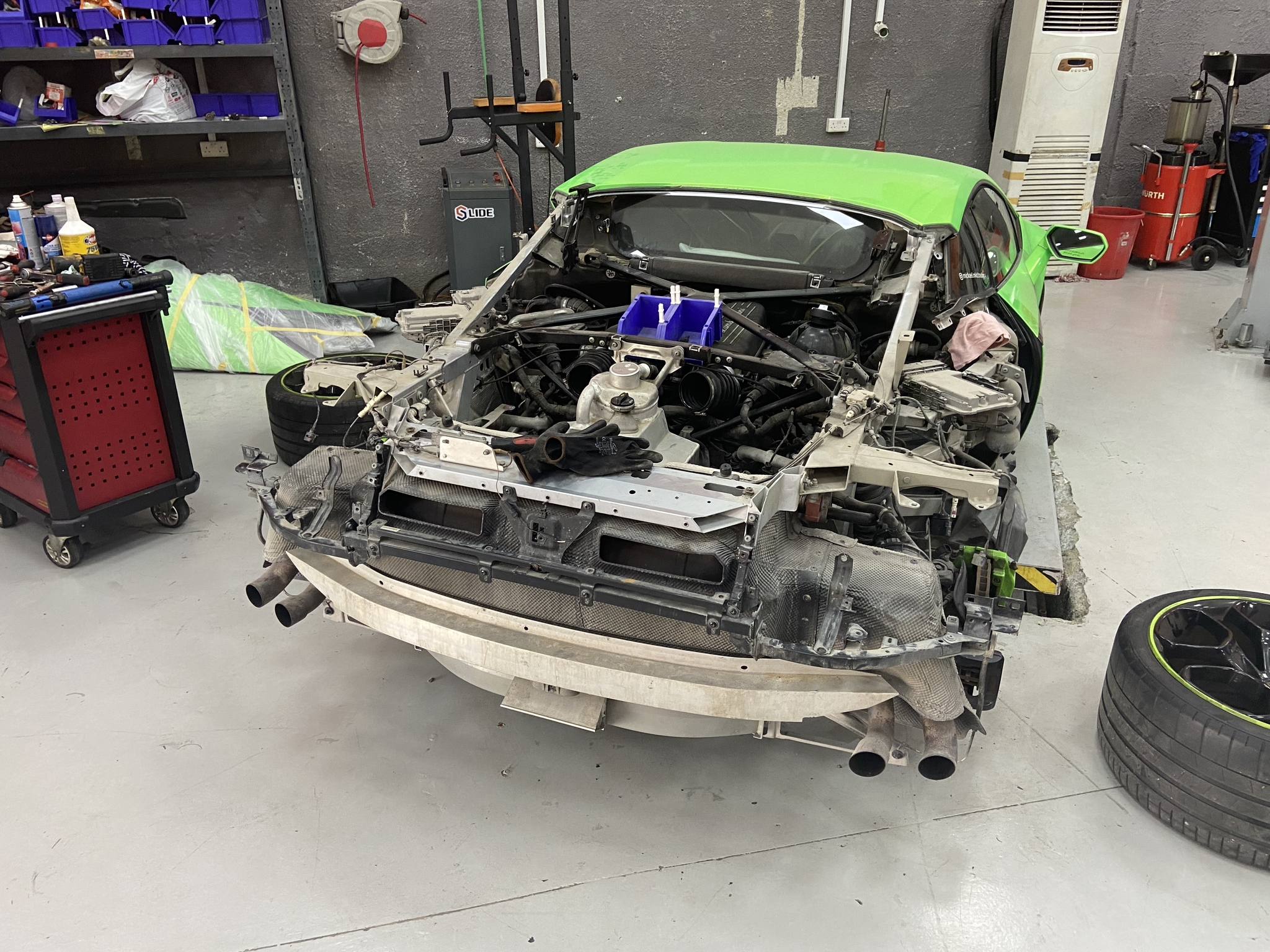 Removing the engine from a Lamborghini Huracan - My, Lamborghini, Lamborghini Huracan, Dubai, Auto, Supercar, Garage, Spare parts, Car service, Engine, Race, Car, Technics, UAE, Sharjah, Autoparsing, Longpost