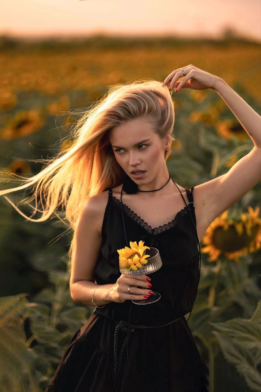 Sunflowers and which lady among them steals the campaign - beauty, The photo, Girls, PHOTOSESSION, Professional photo shoot, Fashion model, Professional shooting, Beginning photographer, Video, Youtube, Longpost