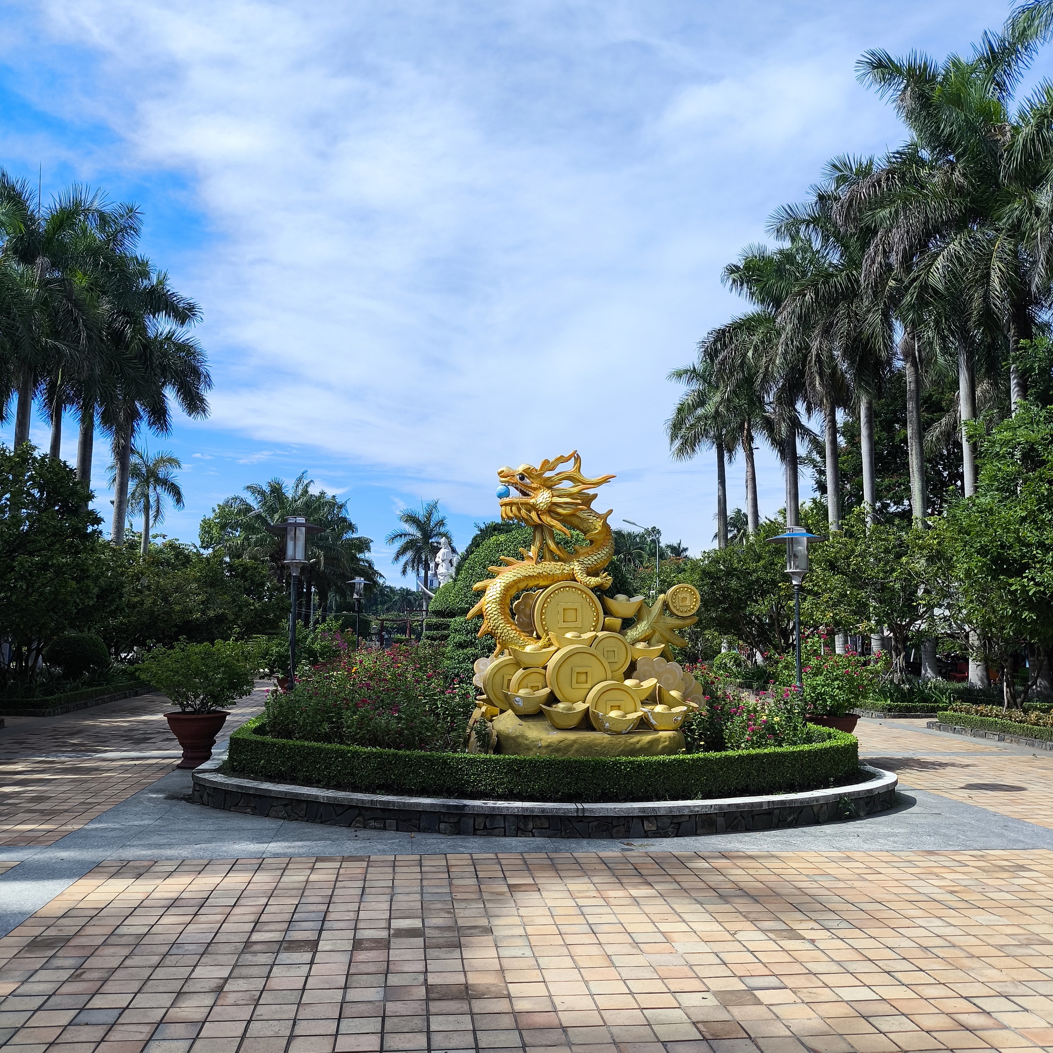 Diary of a trip to Melanesia. Vietnam. Day 42. Hands of God - My, Travels, Drive, Around the world, Vietnam, Danang, Informative, Туристы, Life stories, Video, Longpost, Melanesia