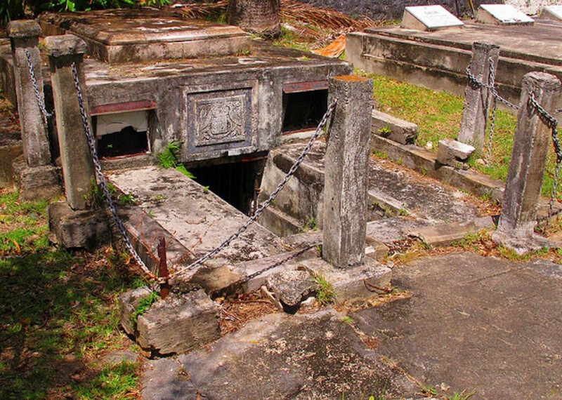 Mysticism in the Chase-Elliott Crypt - Mystic, Тайны, Barbados, Cemetery, Longpost