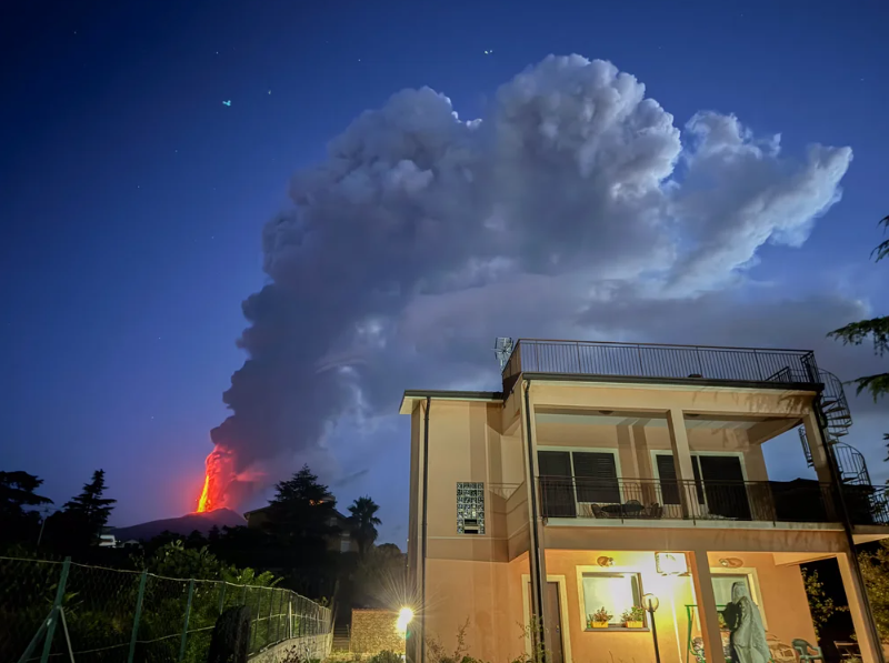 Today on planet Earth - The photo, news, USA, Around the world, Olympic Games, Paris, Women, Animals, Volcano, Italy, Architecture, Children, Dog, Afghanistan, Heat, Planet Earth, France, Longpost