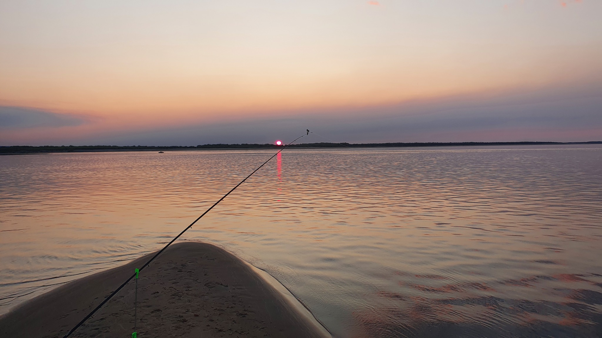 Feeder and sunset on the Lena - My, Fishing, Feeder, Yakutia, The nature of Russia, Sunset, The photo