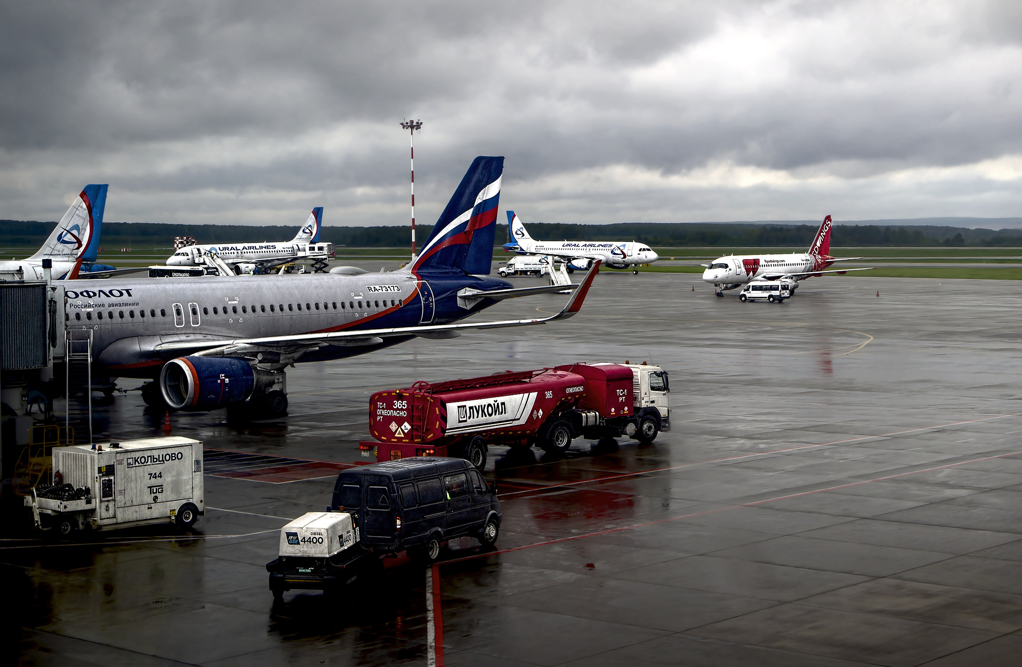 Koltsovo Airport. Kinds - My, The photo, Canon, Street photography, Yekaterinburg, Aviation, civil Aviation, The airport, Transport, Airplane