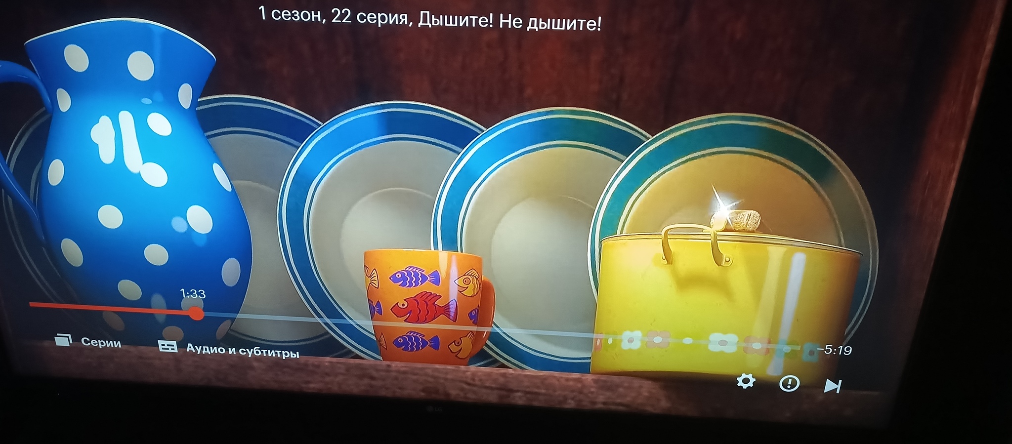 Plates on the side. Did you store it like this? - Tableware, Storage, Cartoons, Masha and the Bear, Buffet, Plate, the USSR, Question, Ask Peekaboo