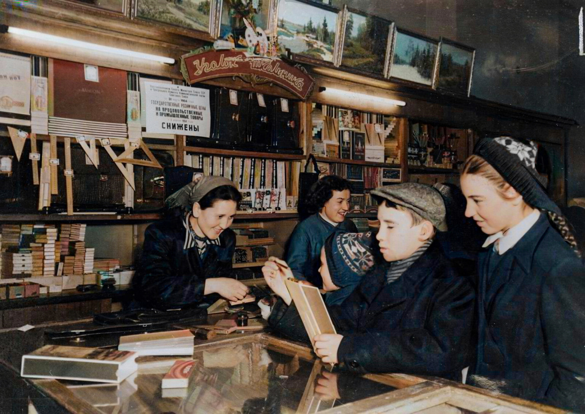 What were stores like in the USSR? 20 colored photos from Soviet stores that will prove that there was not always a shortage - My, Historical photo, Old photo, The photo, Score, Colorization, the USSR, Made in USSR, 60th, 70th, 80-е, Childhood in the USSR, Longpost