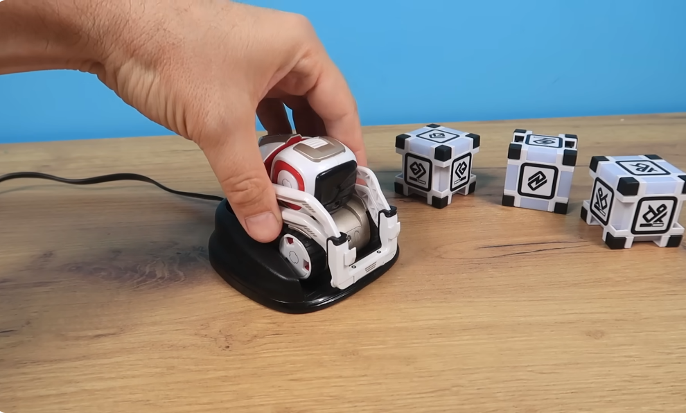 Anki Cozmo robot review: Artificial intelligence in your hands - My, Emotions, Chinese goods, AliExpress, Products, Toys, Games, Robot, Purchase, Longpost