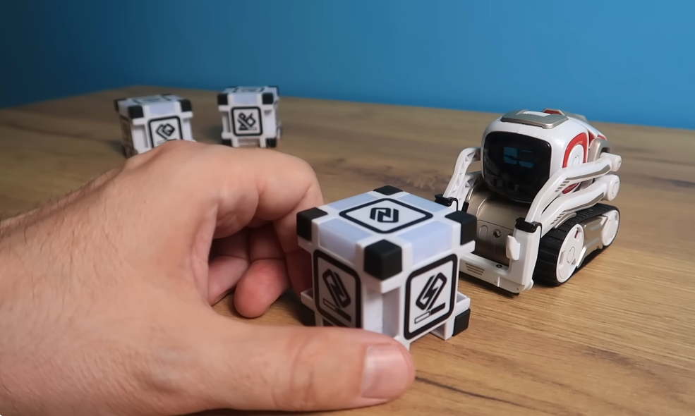 Anki Cozmo robot review: Artificial intelligence in your hands - My, Emotions, Chinese goods, AliExpress, Products, Toys, Games, Robot, Purchase, Longpost