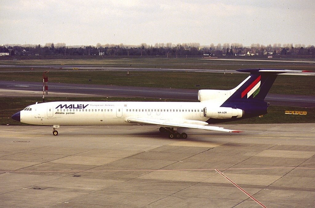 “Go away, Malev, go away!” Tu-154 pilots forgot to lower the landing gear - My, Airplane, Flight, The airport, Pilot, Aviation, civil Aviation, Incident, Crash, Error, Tu-154, Longpost, Negative