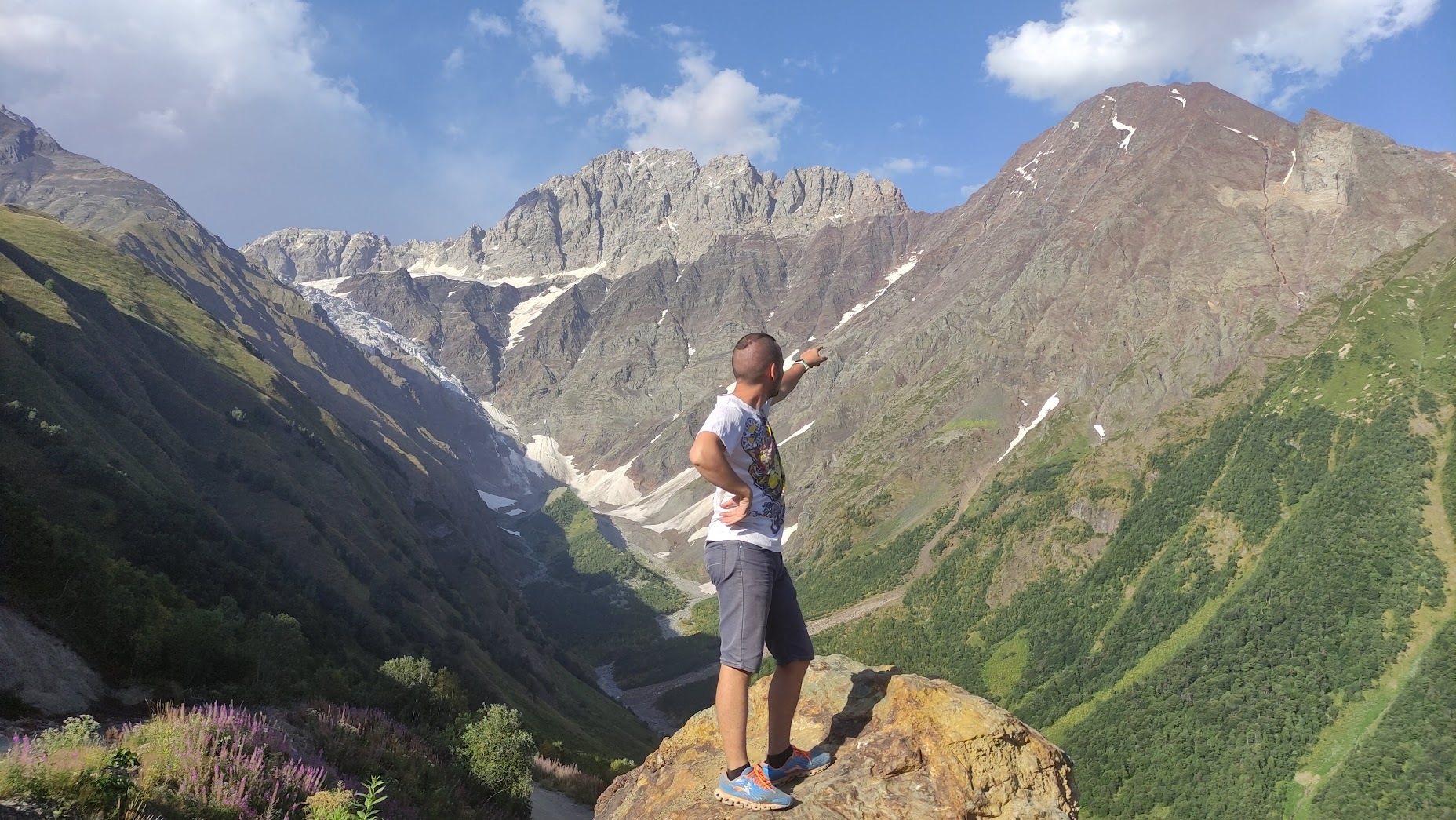 Reply to the post “Black belt in climbing the upper Lars” - My, The border, Traffic jams, Georgia, Summer, Reply to post, Longpost