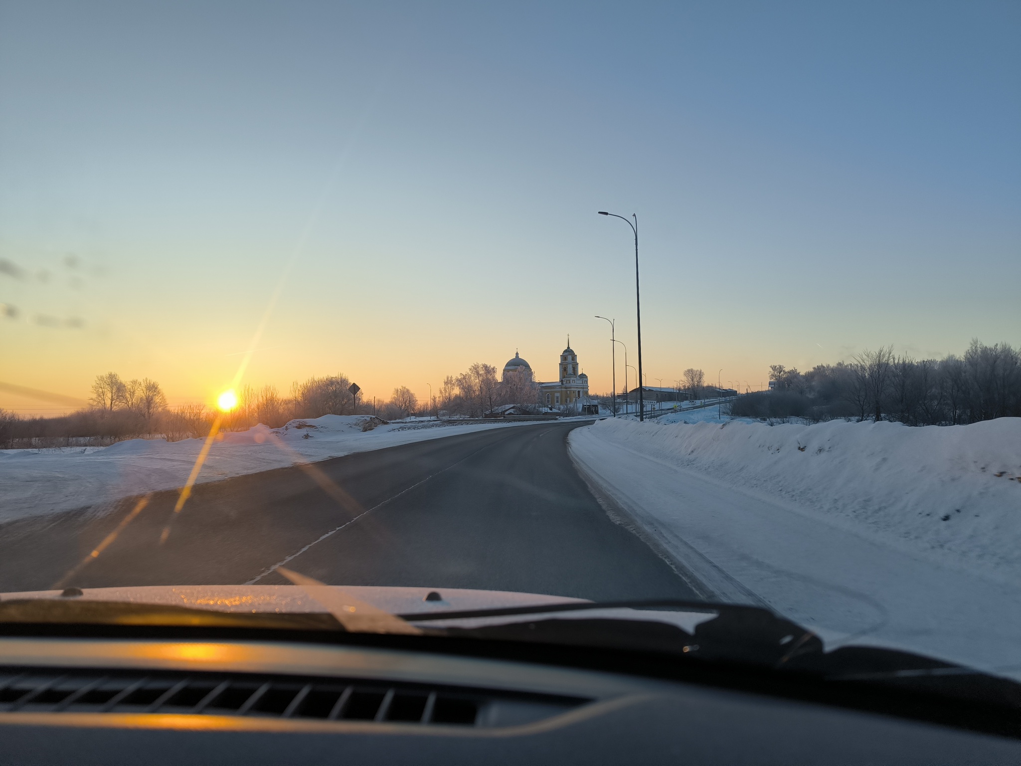 Trip Ufa-Izhevsk-Ufa. Winter 2024 - My, Drive, dawn, Izhevsk, Ufa, Mobile photography, Winter, Forest, Nature, Road, Temple, Frost, freezing, The sun, Longpost