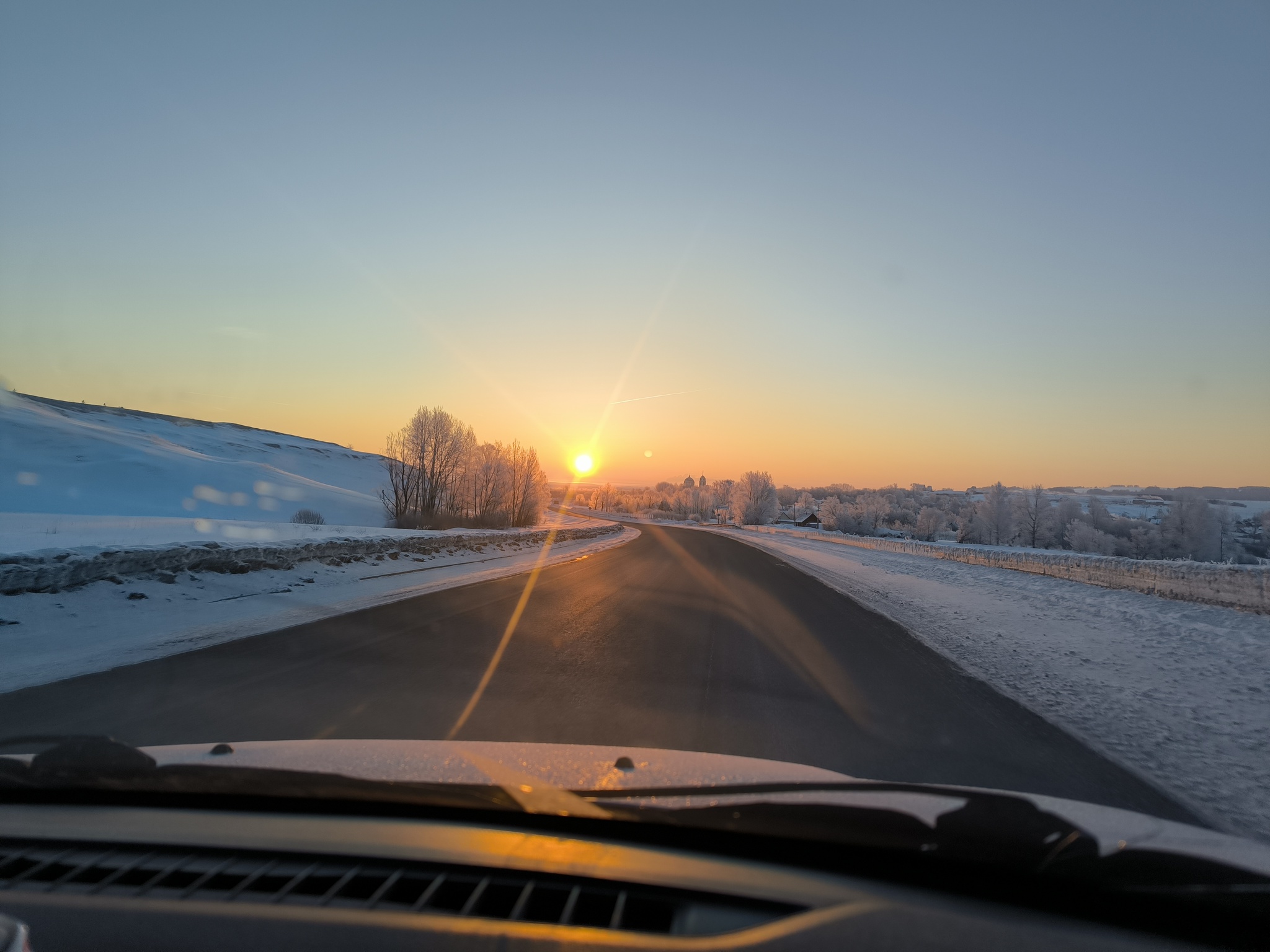 Trip Ufa-Izhevsk-Ufa. Winter 2024 - My, Drive, dawn, Izhevsk, Ufa, Mobile photography, Winter, Forest, Nature, Road, Temple, Frost, freezing, The sun, Longpost