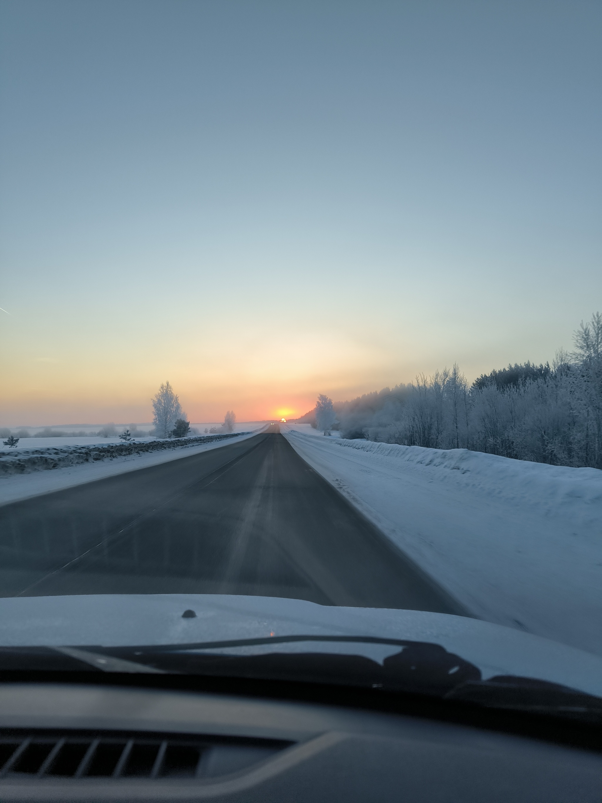 Trip Ufa-Izhevsk-Ufa. Winter 2024 - My, Drive, dawn, Izhevsk, Ufa, Mobile photography, Winter, Forest, Nature, Road, Temple, Frost, freezing, The sun, Longpost