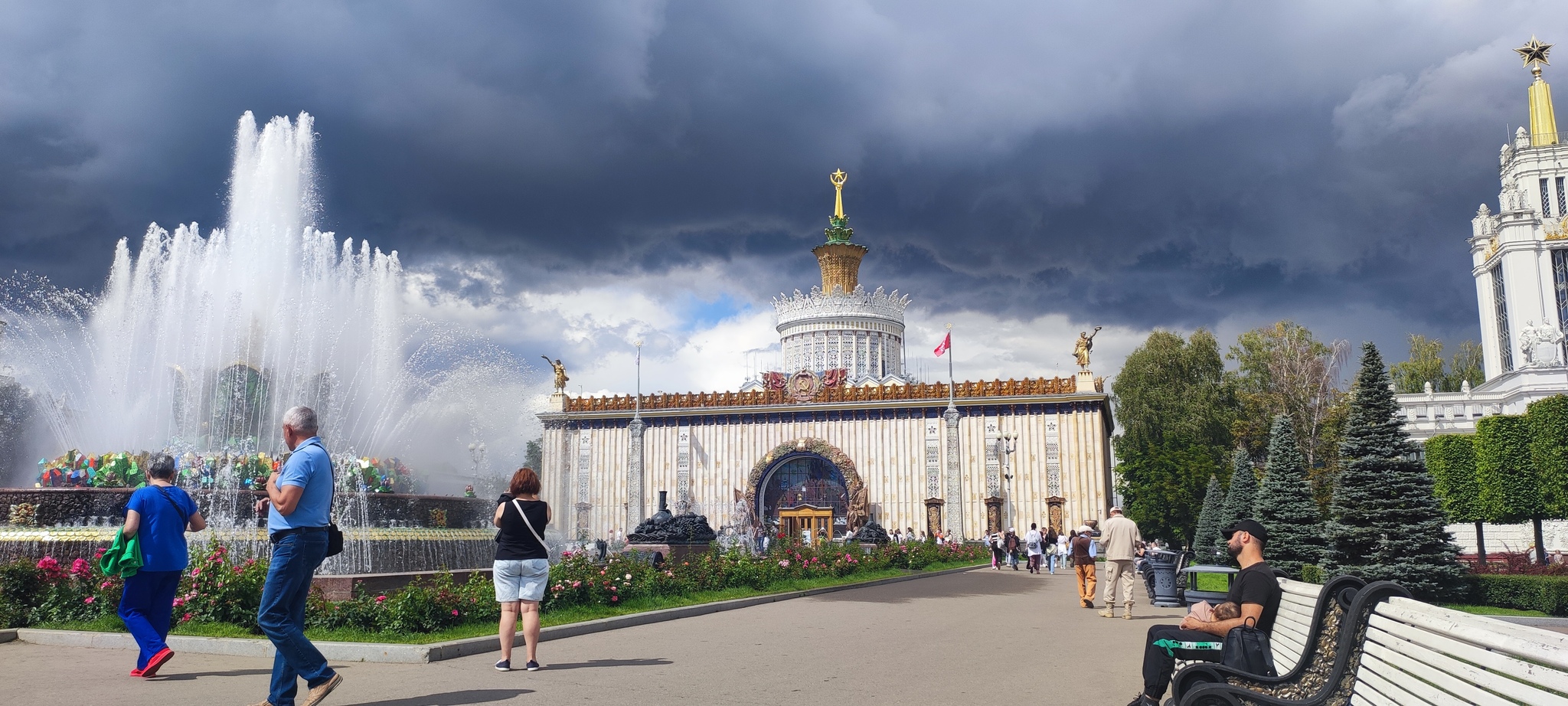 Clouds are gathering over Ukraine - My, VVC, VDNKh, Weather, Mobile photography, Pavilion