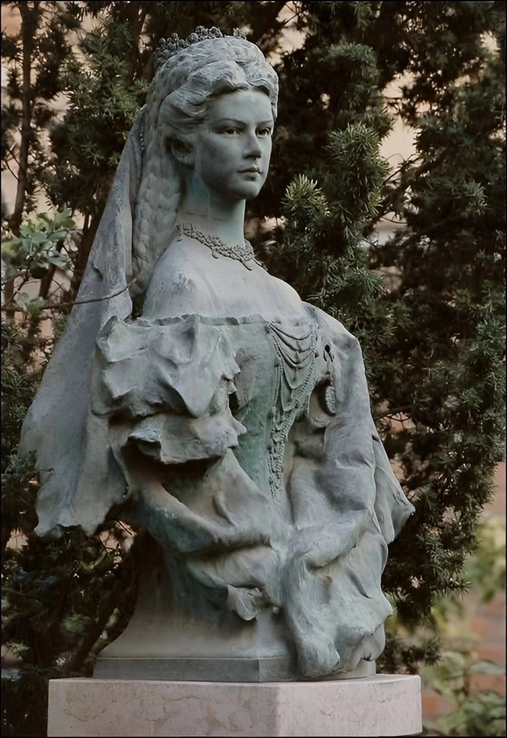 Bust of Empress Elisabeth of Bavaria in Budapest, Hungary - Bust, Budapest, The photo, Longpost