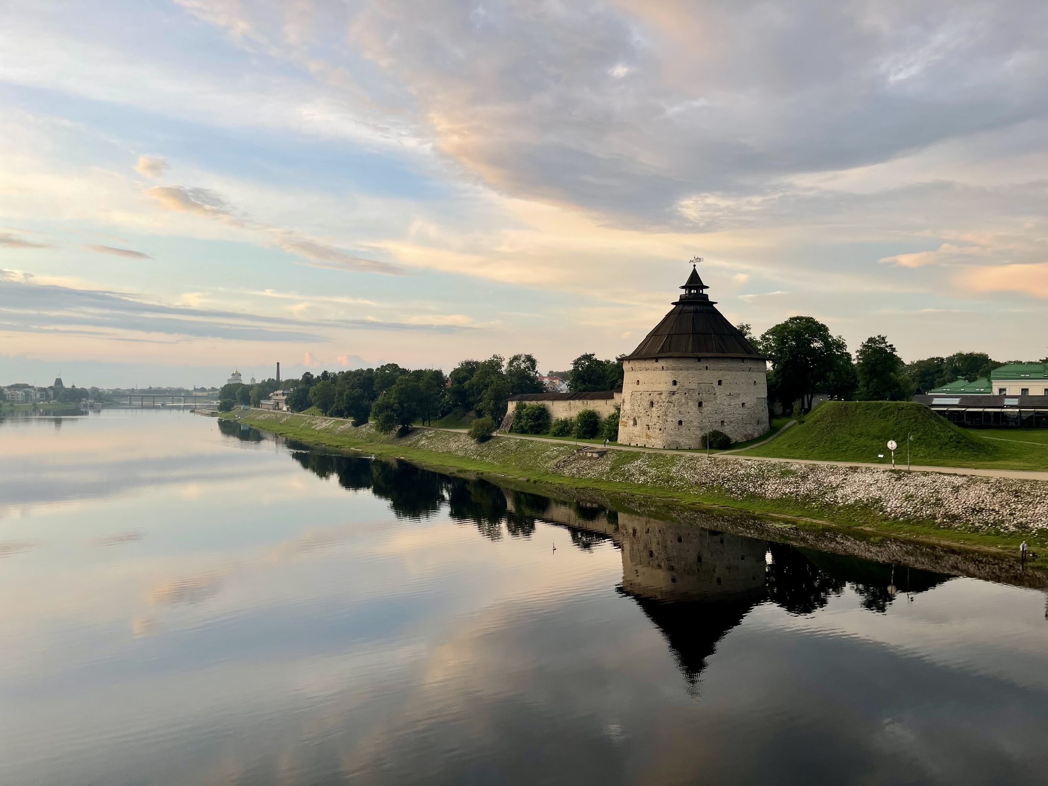 Псков // Покровская башня - Моё, Фотография, Псков, Мобильная фотография, Башня