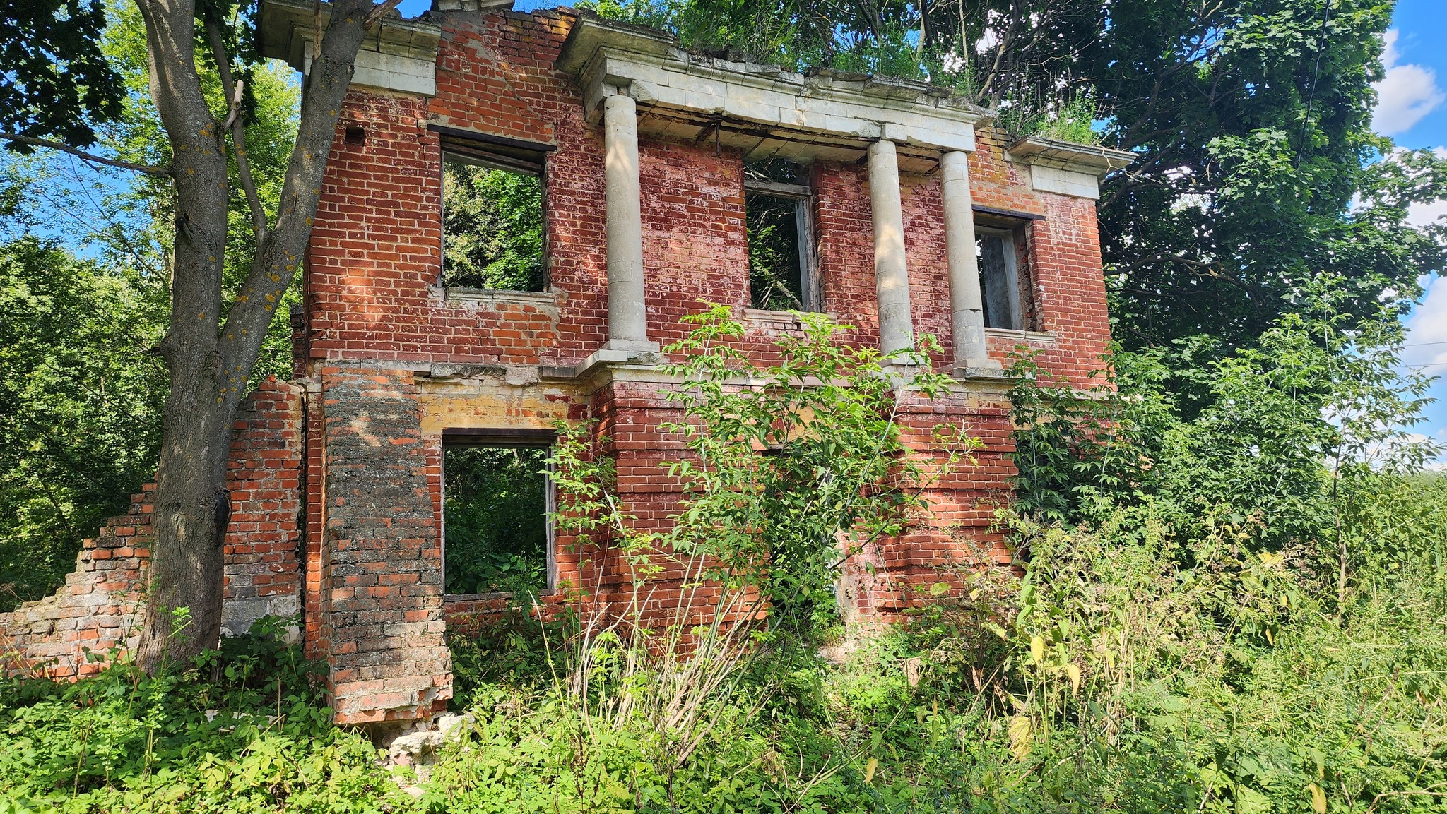 Three steps from the house - estate 2 - My, Moto, Abandoned, 3stephouse, Manor, Moscow region, Weekend travel, sights, Video, Youtube, Longpost, Honda F6B, Vertical video