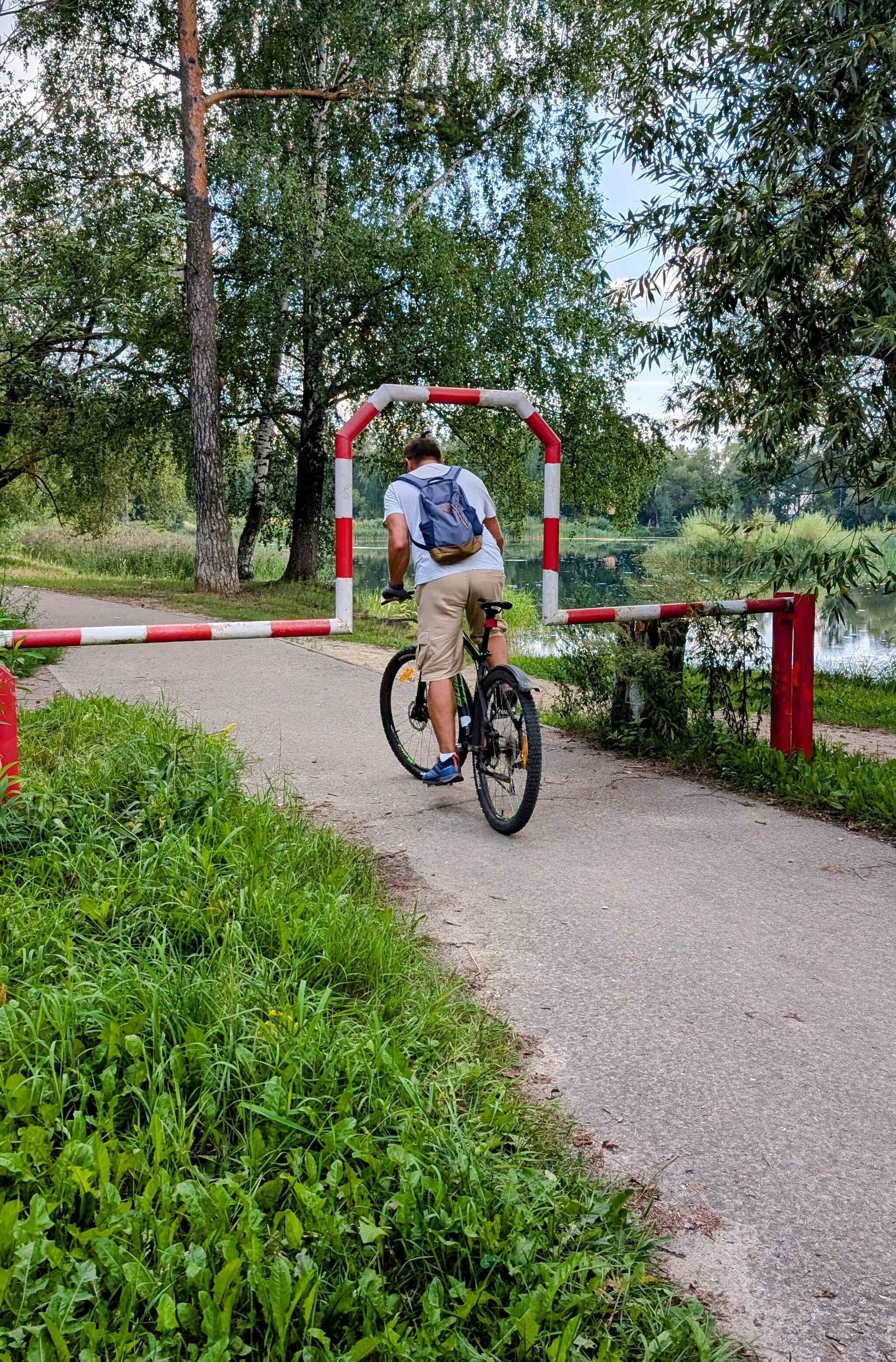 Customer-oriented barrier - Barrier, A bike, Cyclist, Customer focus, The photo