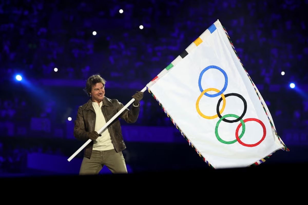 From sect to sect. Satanists handed over the Olympic flag to Scientologists - Olympic Games, Paris, Tom Cruise, Actors and actresses