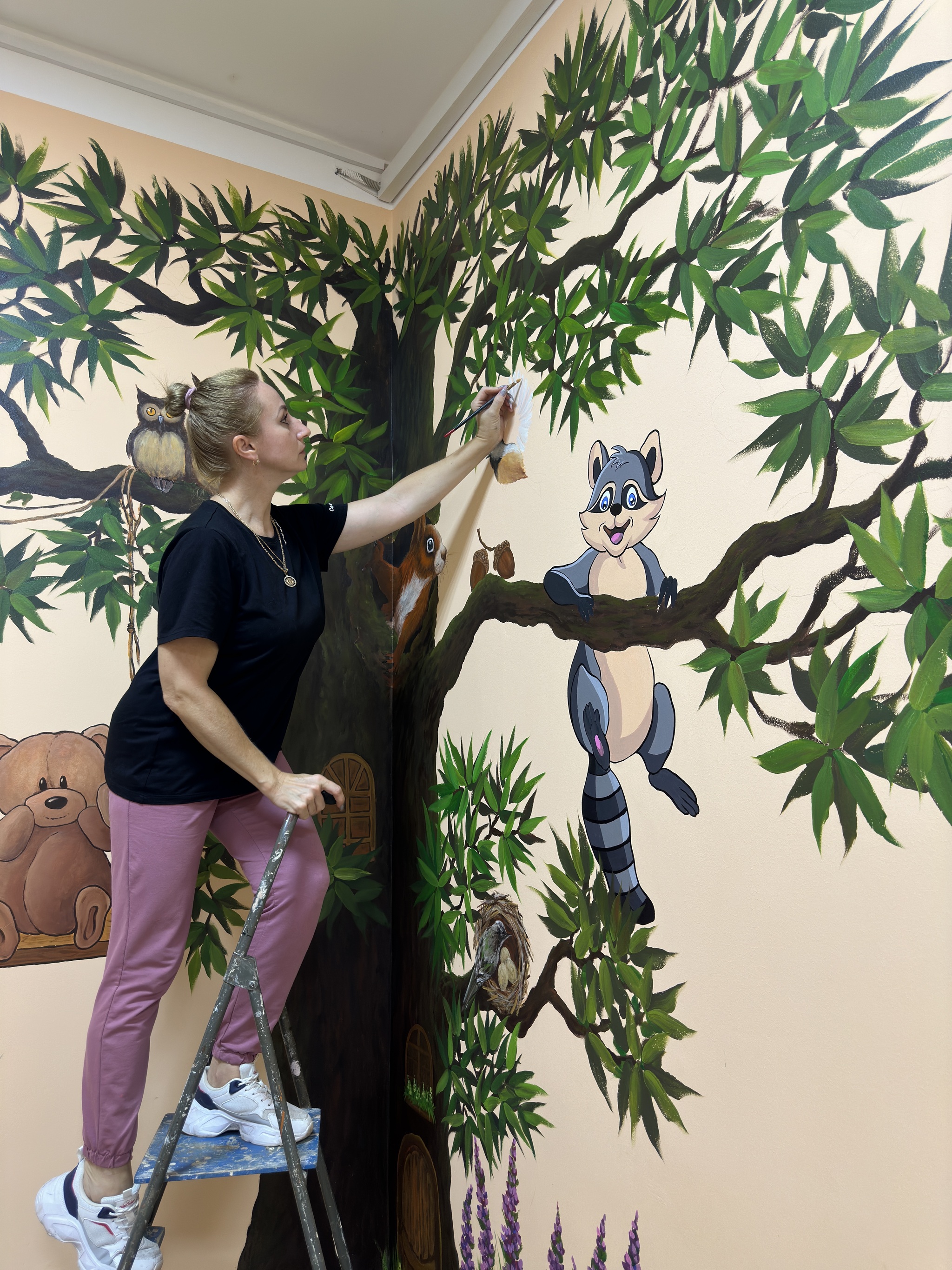 Painting a children's corner - My, Handmade, Painting, Creation, Creative people, Longpost, Artist, Art, Wall painting, Fairy-tale animals, Raccoon, Owl, Acrylic, Video, Vertical video