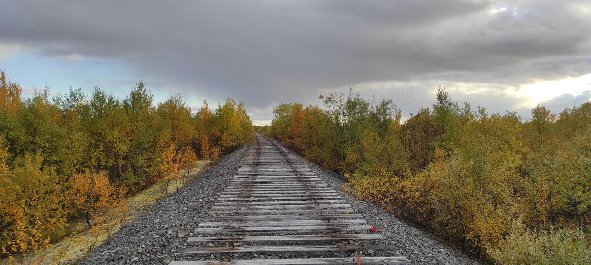 The ghost village of Nyal near the railway in the far north. Five-story building in the middle of the mountains and lakes of the Arctic - Far North, Village, Arctic, Railway, Abandoned, Yandex Zen, Longpost