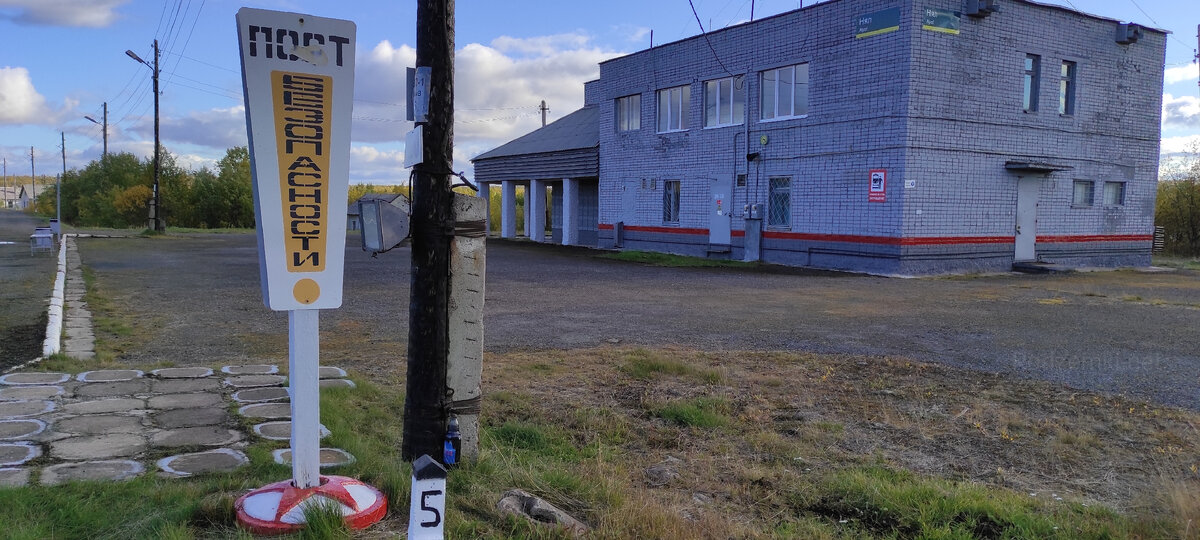 The ghost village of Nyal near the railway in the far north. Five-story building in the middle of the mountains and lakes of the Arctic - Far North, Village, Arctic, Railway, Abandoned, Yandex Zen, Longpost