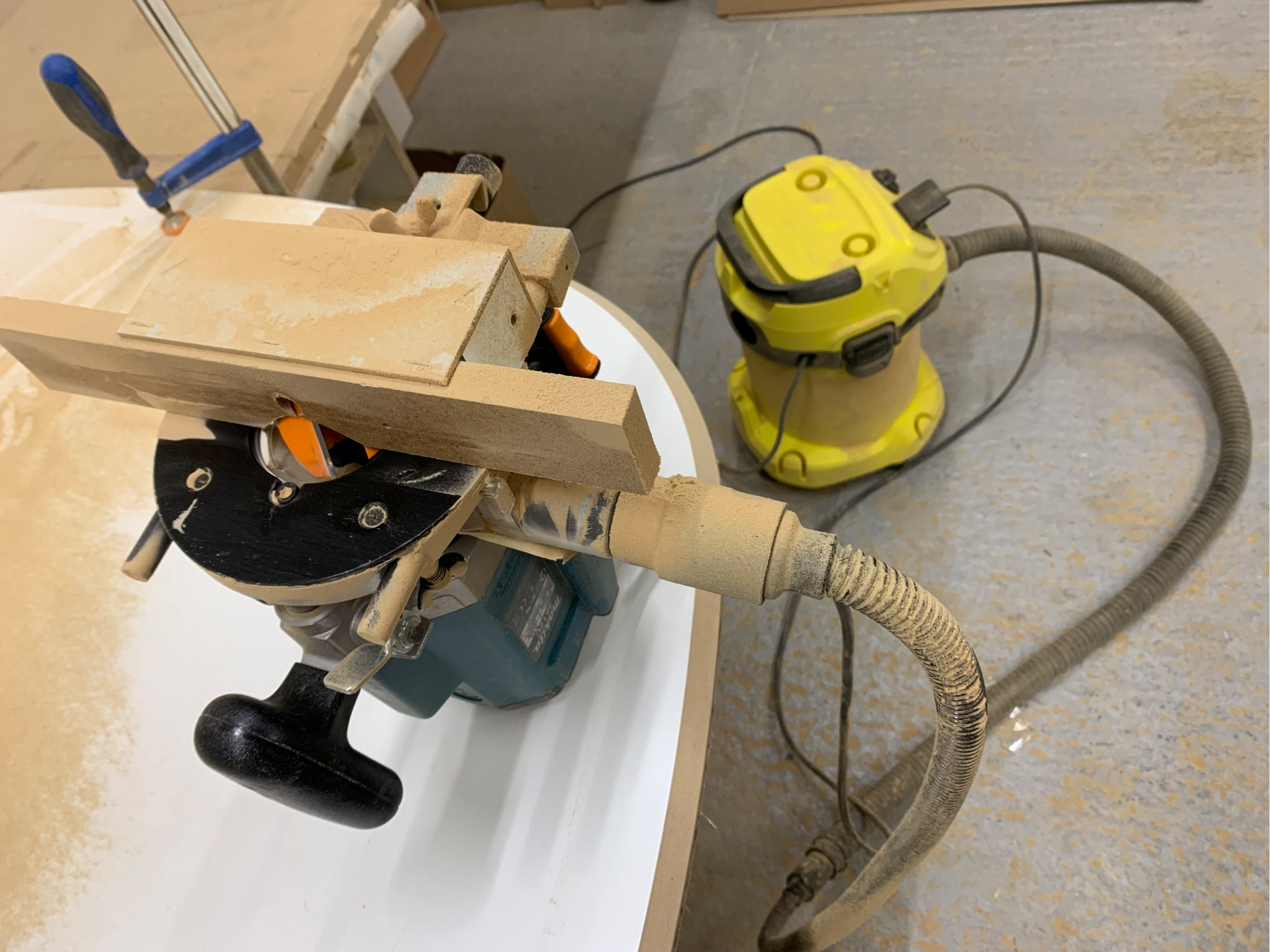 Attachment for a large router with a dust collector and connection to a vacuum cleaner - My, Carpenter, Workshop, Life hack, Is free, Needlework with process, Mat, Longpost