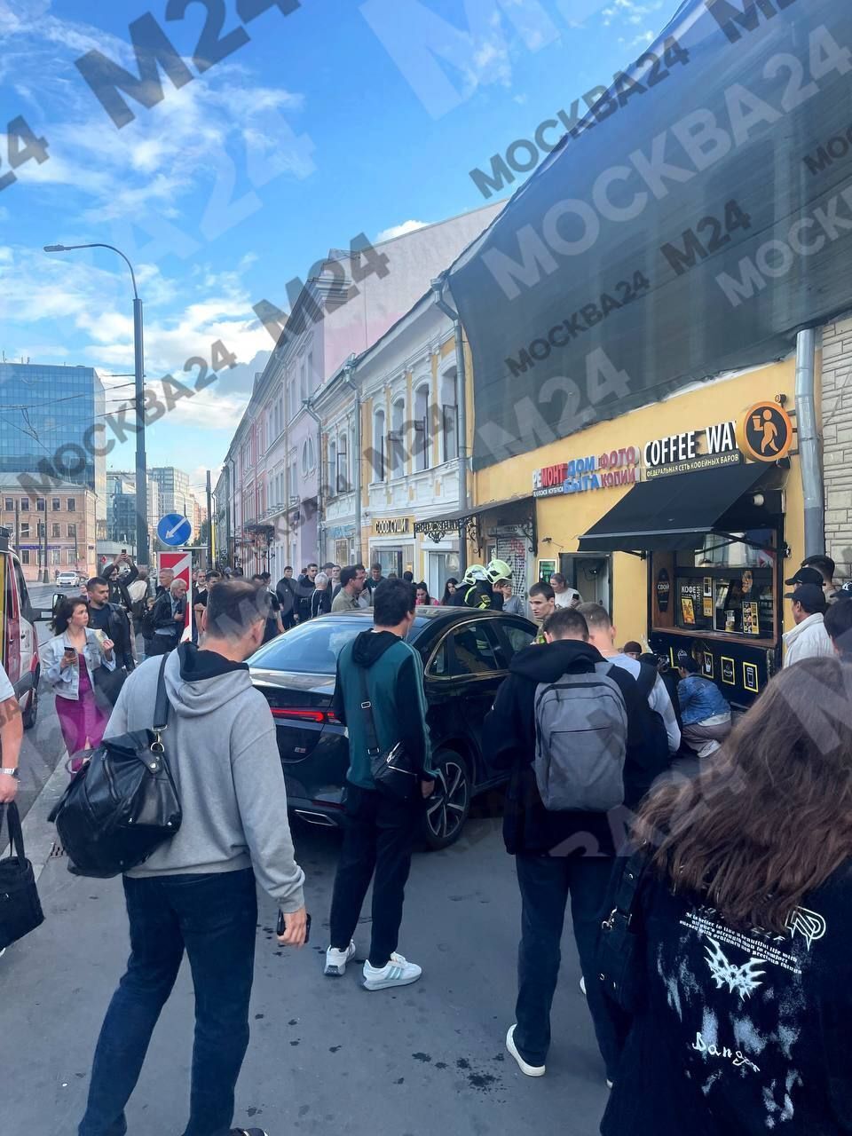 Moscow: a girl was hit on the sidewalk on Baumanskaya - Road accident, Moscow, Video, Vertical video, Longpost