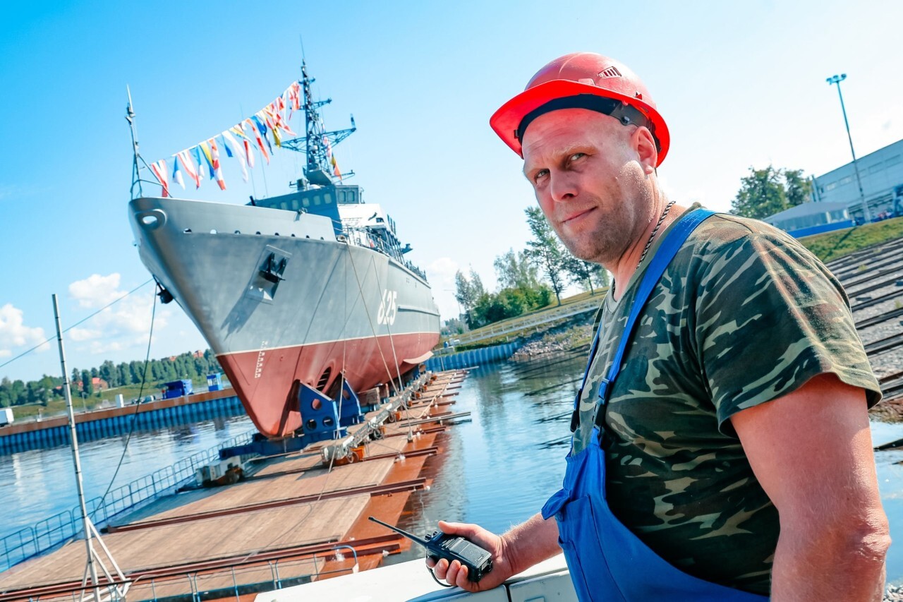 Reply to the post “A mine defense ship was launched in St. Petersburg” - Transport, Production, Saint Petersburg, Sea, Video, Telegram (link), Navy, Reply to post, VKontakte (link), Longpost, Politics, Minesweeper, Russia, news, launching