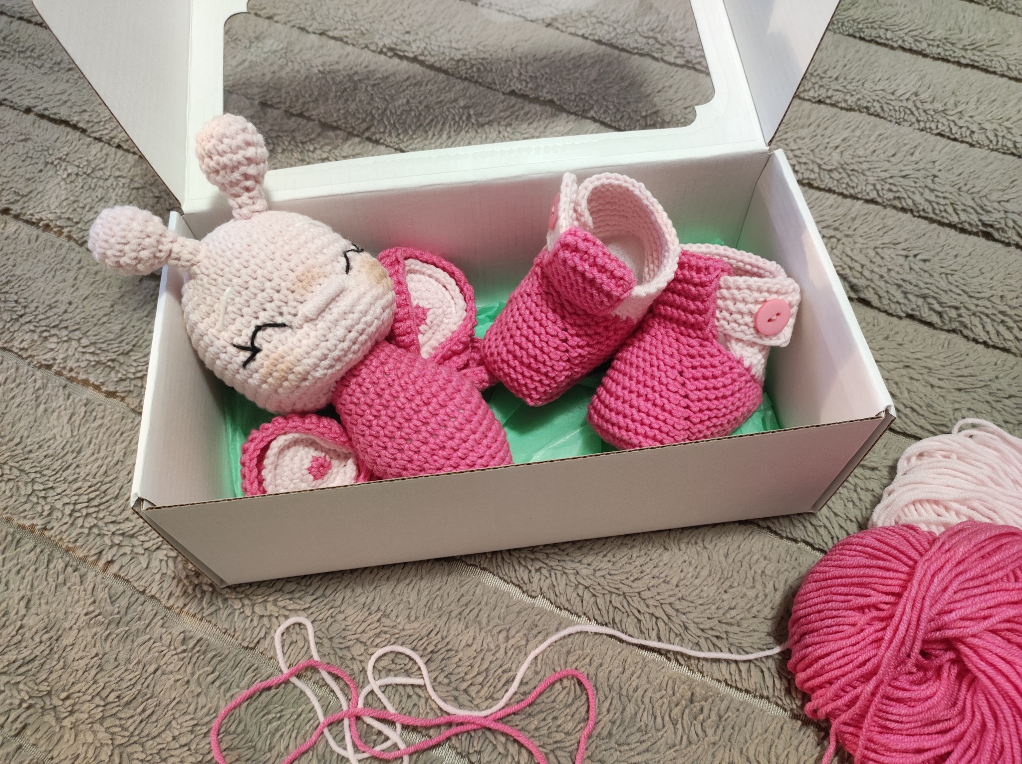 Booties and toy for baby - My, Knitted toys, Crochet, Amigurumi, Needlework without process