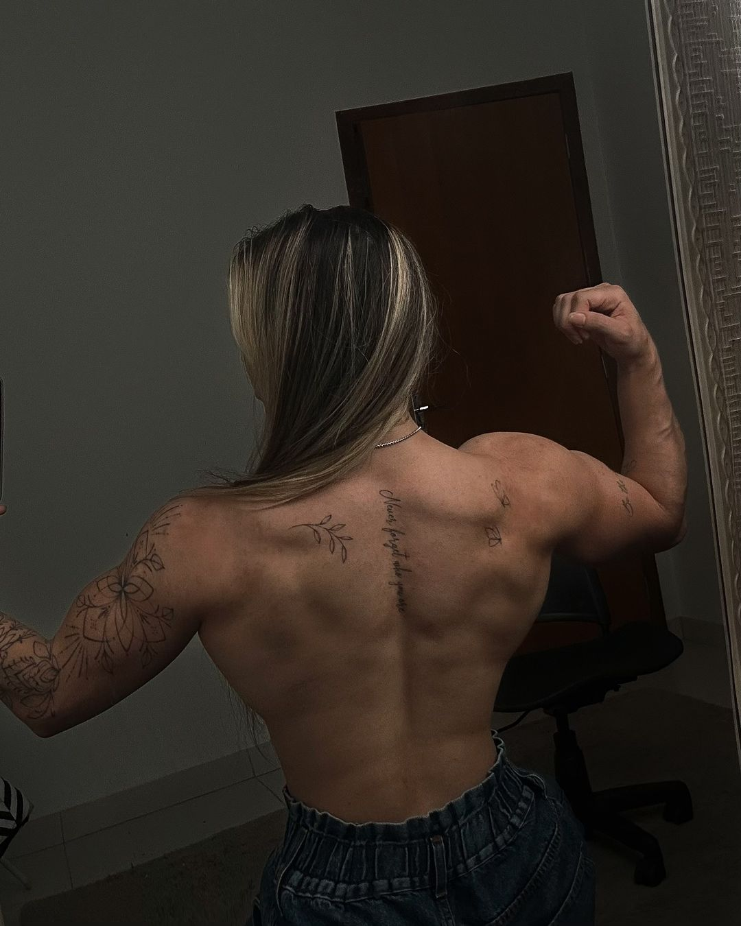 Akila Thais Santos - Girls, Sports girls, Strong girl, Muscle, Bodybuilders, Selfie, Press, Arms, Brazil, Video, Vertical video, Instagram (link), Longpost