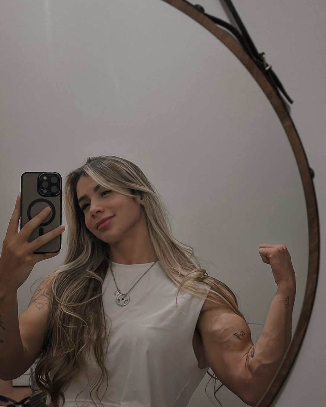 Akila Thais Santos - Girls, Sports girls, Strong girl, Muscle, Bodybuilders, Selfie, Press, Arms, Brazil, Video, Vertical video, Instagram (link), Longpost