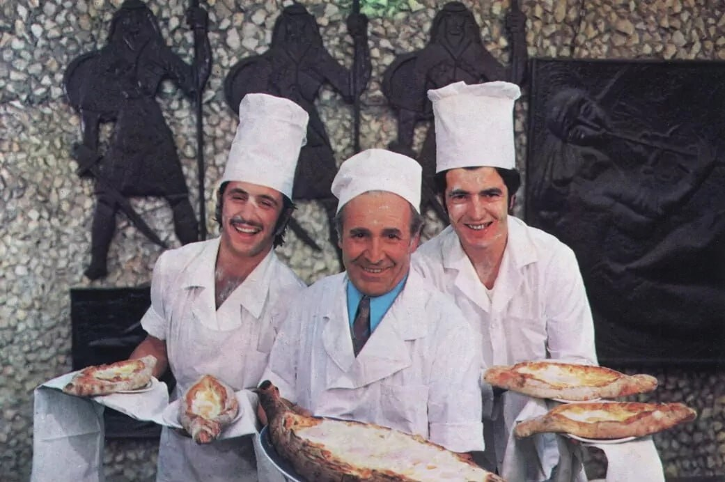 In the Nartaa restaurant on Shota Rustaveli Avenue, Sukhumi, Abkhaz Autonomous Soviet Socialist Republic, 1978. Photo by Rakhmanov N - the USSR, A restaurant, Sukhum, Abkhazia, Made in USSR, 70th, Khachapuri, Yummy, Food, Old photo, Telegram (link)