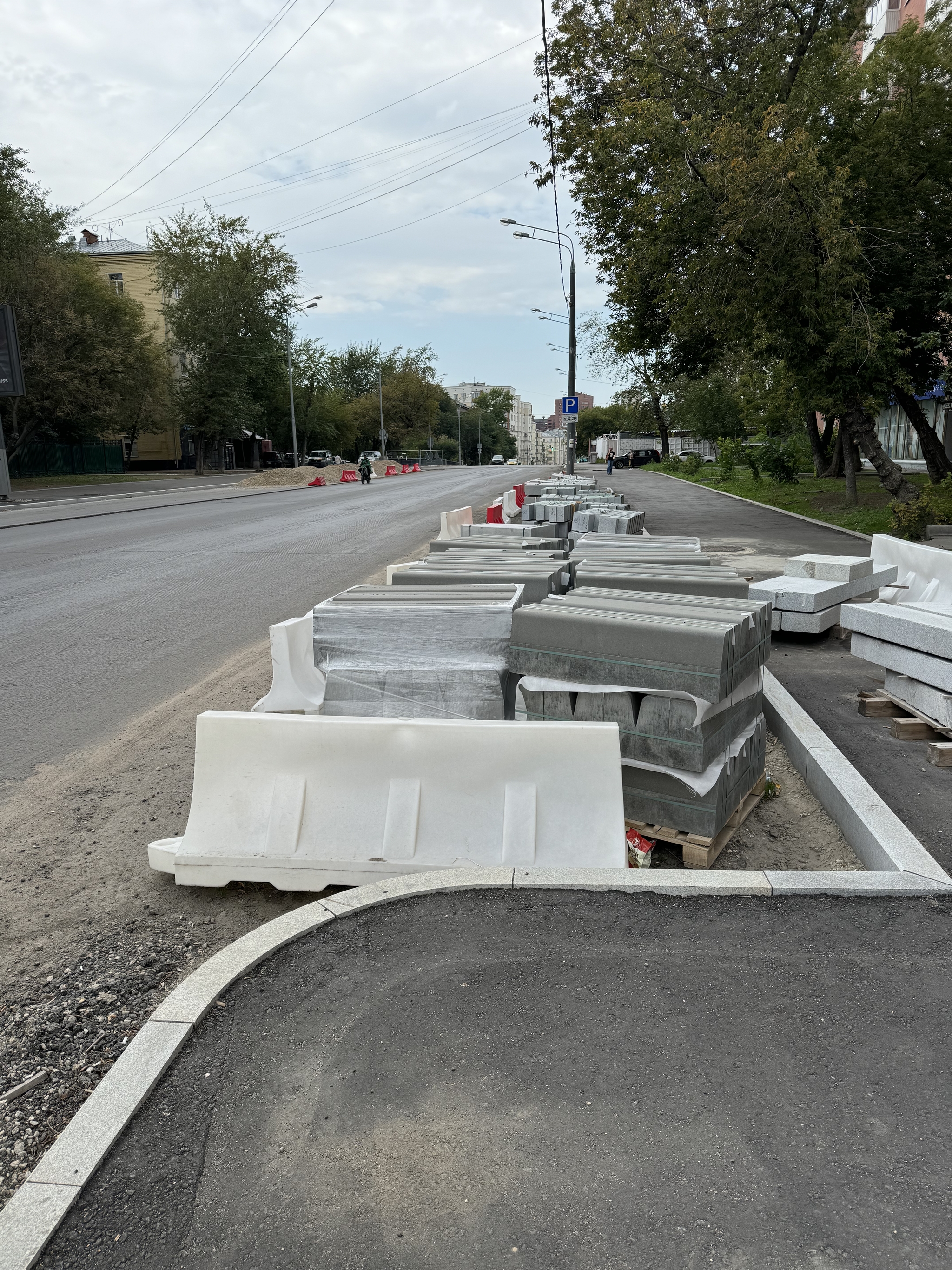 All spring and summer, asphalt and curbs are being changed (or rather, not changed) almost in the center of Moscow! How to influence this? The government doesn’t react, the highway doesn’t care - My, Road repair, Tired of, Longpost