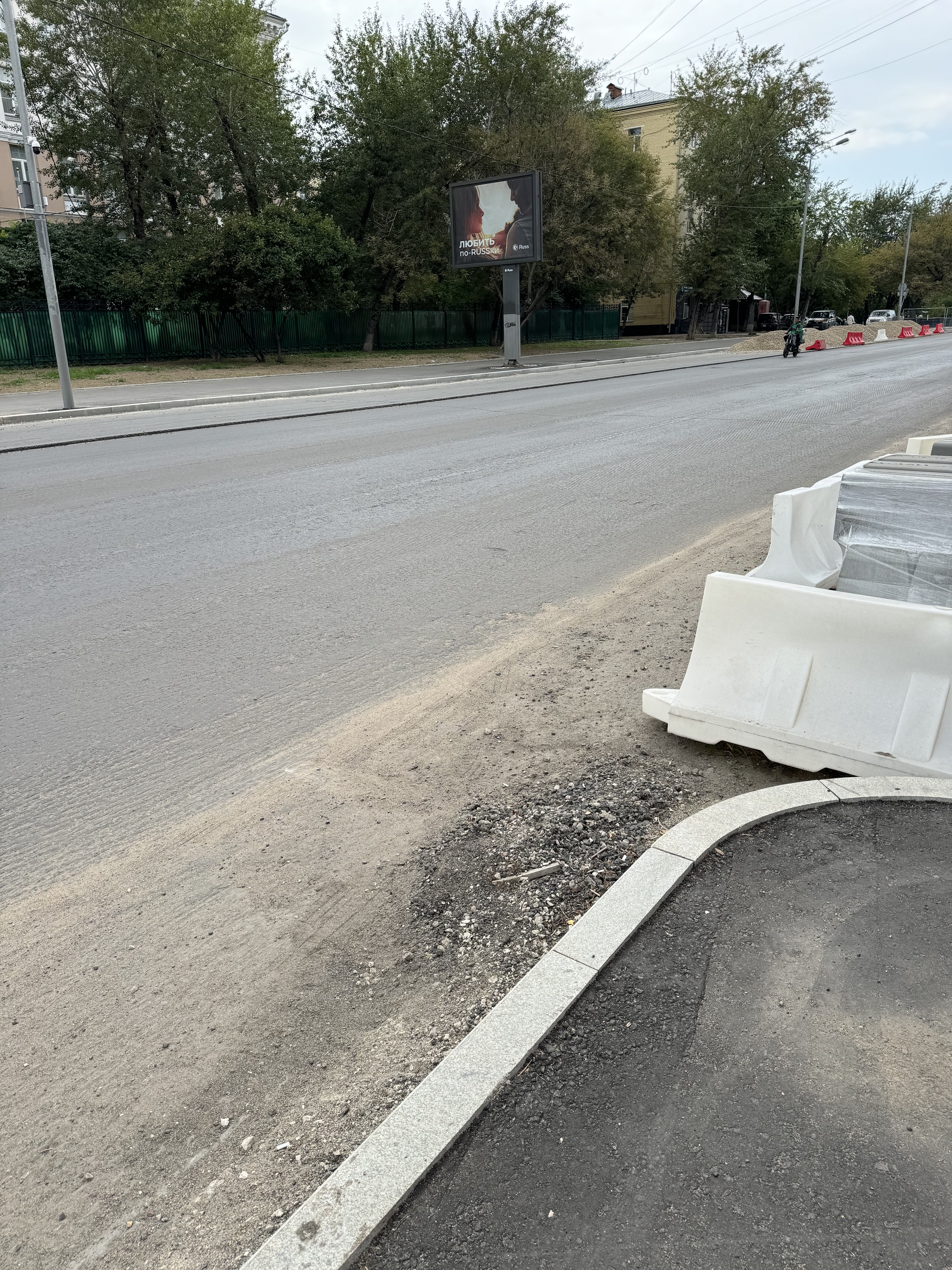 All spring and summer, asphalt and curbs are being changed (or rather, not changed) almost in the center of Moscow! How to influence this? The government doesn’t react, the highway doesn’t care - My, Road repair, Tired of, Longpost