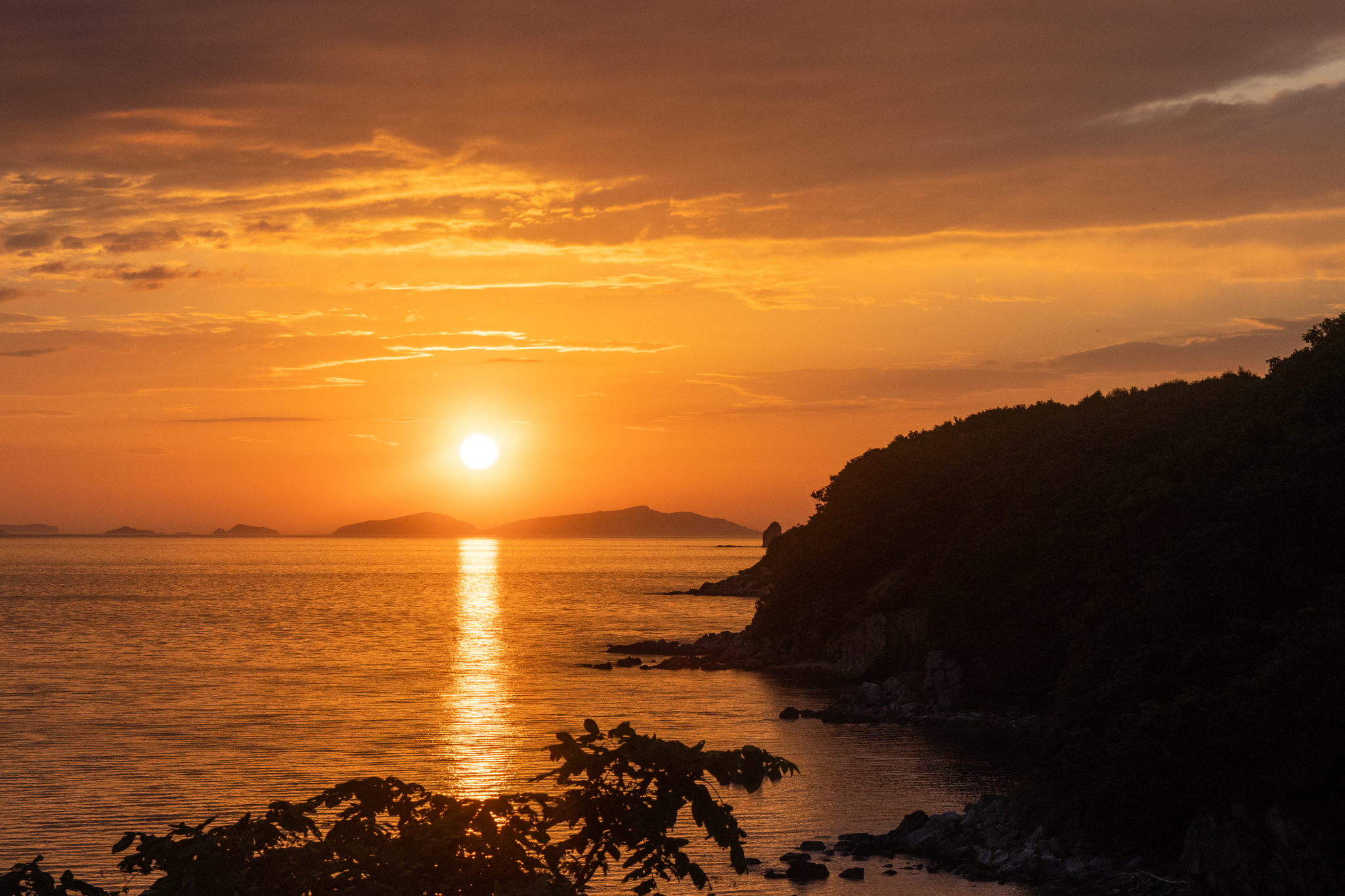 Dawn in Malaya Astafyevo Bay - My, Дальний Восток, The rocks, Landscape, Nature, Sea, dawn, The photo, Primorsky Krai, Gamow Peninsula, Astafyeva Bay, Beautiful view