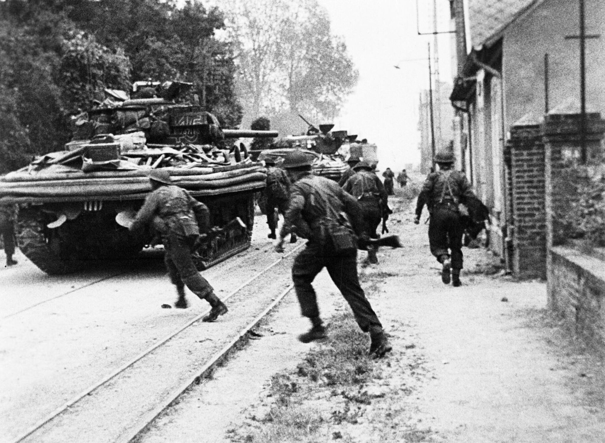 Landing in Normandy - Military equipment, Tanks, Armament, The Second World War, The photo, Old photo, Normandy landings, Military history, The soldiers, Historical photo, France, Normandy