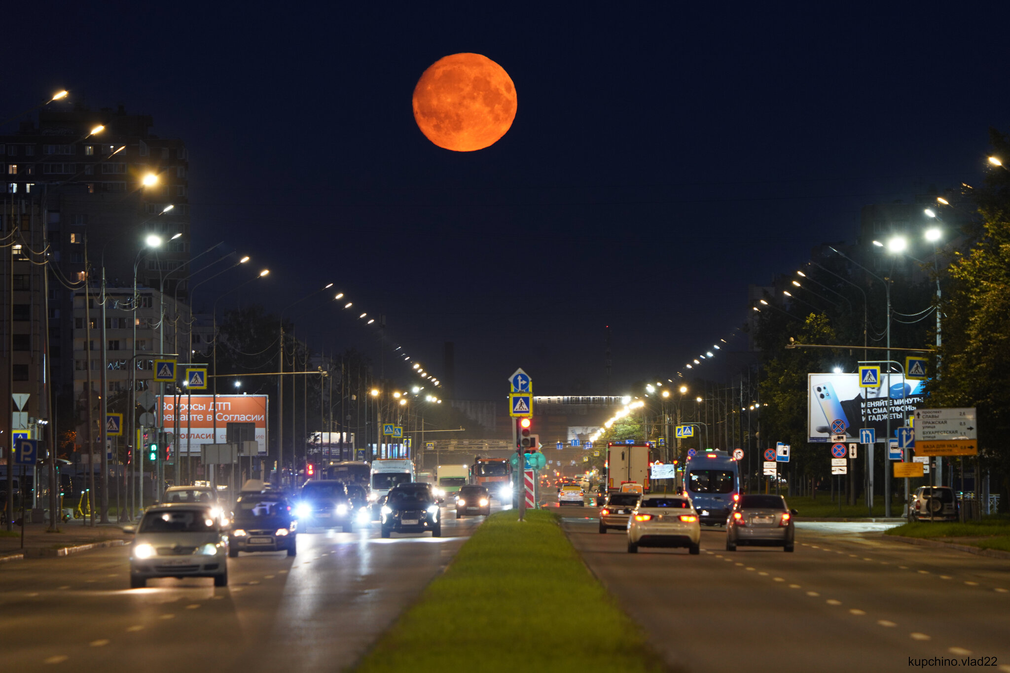 “Such a different Moon”... August Kupchino Sofiyskaya Street - My, Saint Petersburg, moon, Sunrise, Kupchino, Night city