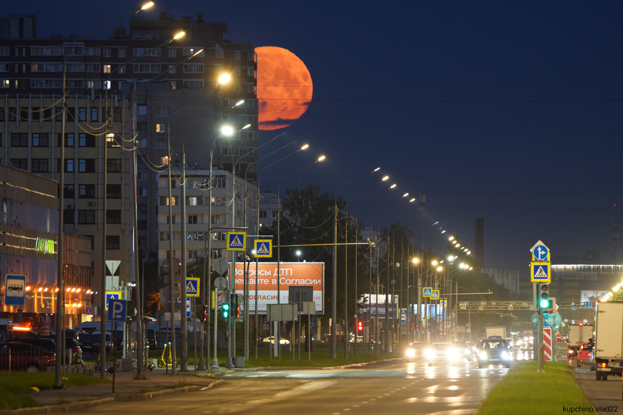 “Such a different Moon”... August Kupchino Sofiyskaya Street - My, Saint Petersburg, moon, Sunrise, Kupchino, Night city