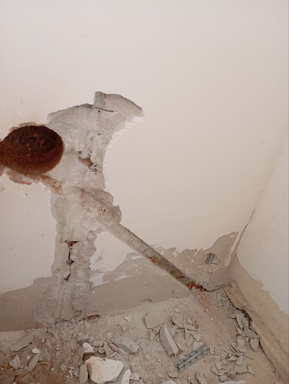 Warm greetings to all plasterers who leave beacons in the walls - My, Rukozhop, Plaster, Finishers, Repair, Longpost