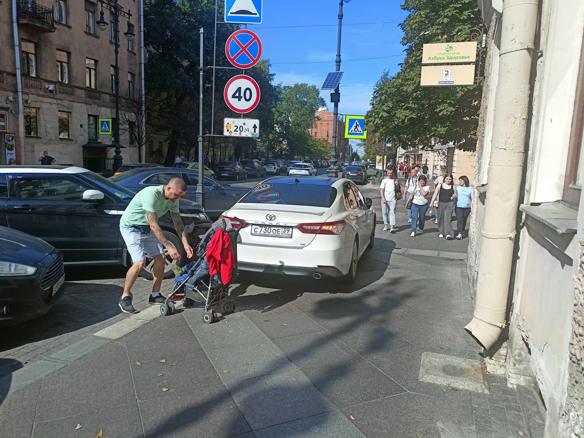 Гость города решил наплевать на местных жителей - Моё, Негатив, Нарушение ПДД, Парковка, ПДД, Длиннопост