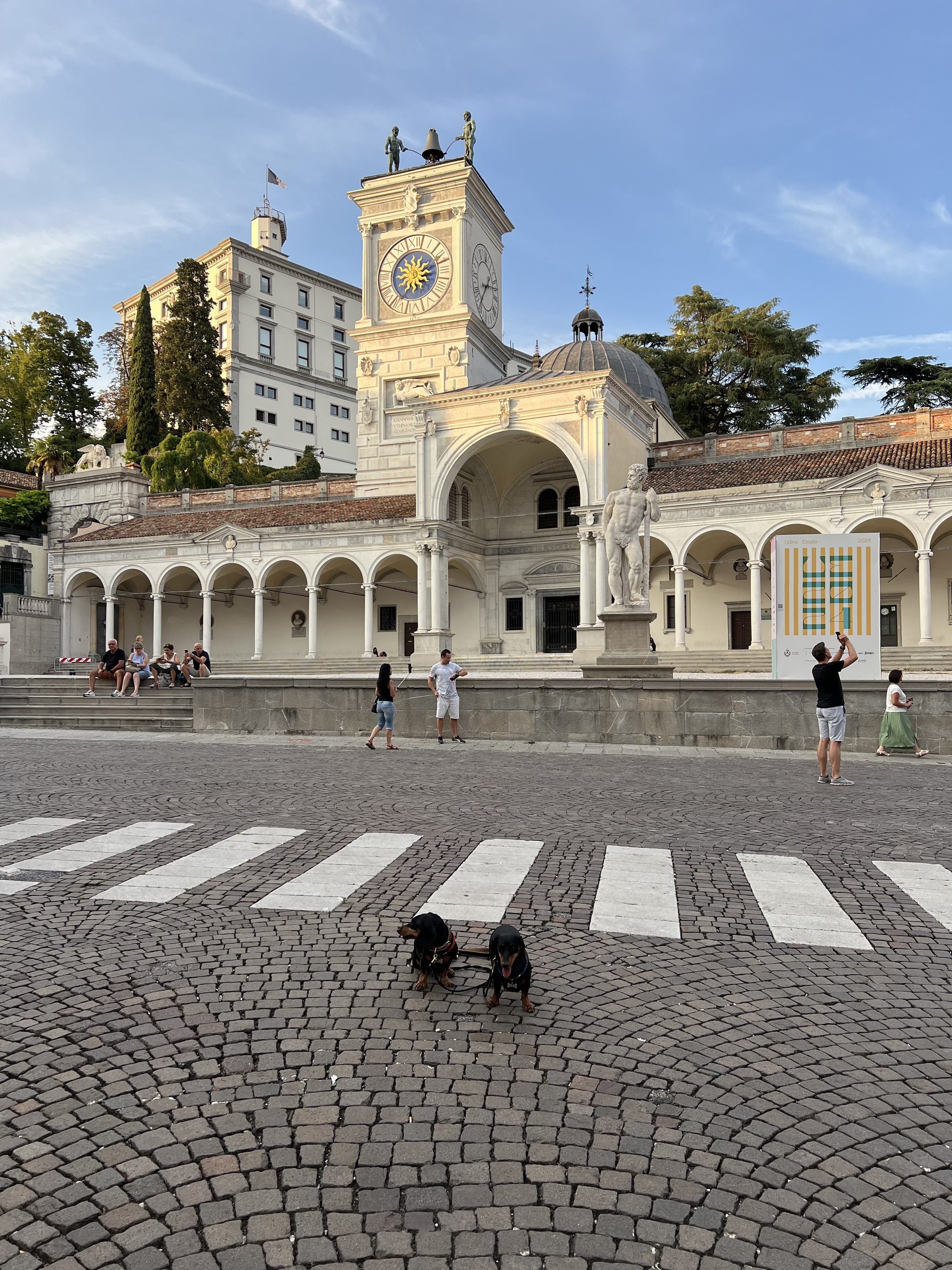 08/22/24 A day in the life of a truck driver with dachshunds in Europe - My, Tourism, Work, Italy, Truckers, Europe, Video, Vertical video, Longpost